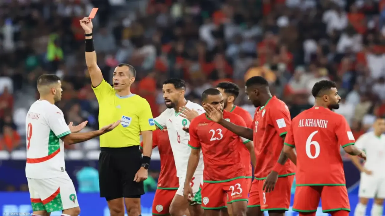 الكاراتيه يطيح بقائد منتخب المغرب بعد ركل لاعب عمان واندلاع نزاع دموي في المباراة